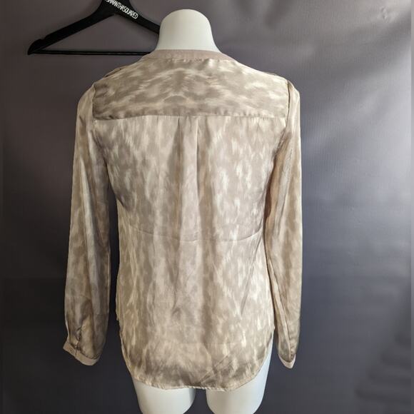 Love 21 Silky Watercolor Tan Button Down Blouse sz XS - Picture 5 of 7